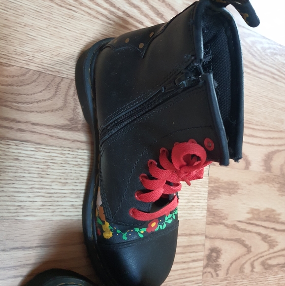 Dr Martens Youth Boots - Picture 4 of 6
